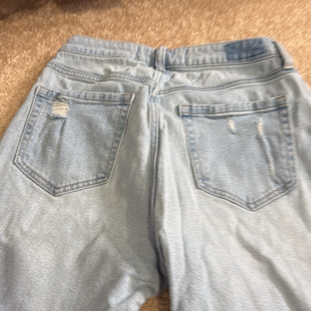 Hollister Curvy High Rise Mom Jean 
size 7R
Light wash - Picture 5 of 7